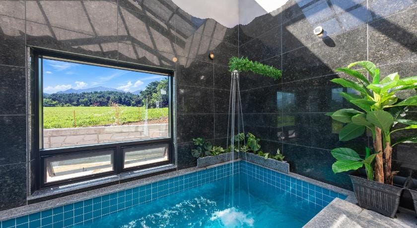 Goseung Poolhouse Poolvilla 151 Bed and Breakfast in South Korea