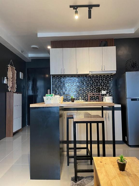 Scandi-Inspired Apt. w/ Stunning Views at Night Vacation rental in Lapu-Lapu City