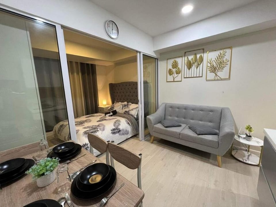Azure - Cozy Cabina Staycation Apartment in Paranaque