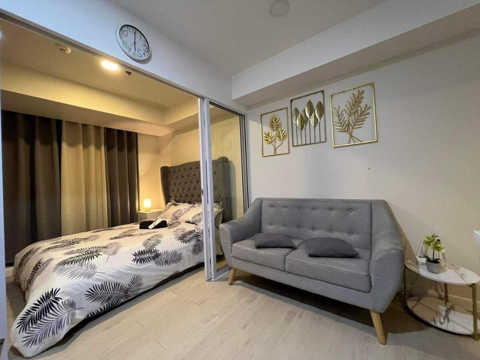 Azure - Cozy Cabina Staycation Apartment in Paranaque