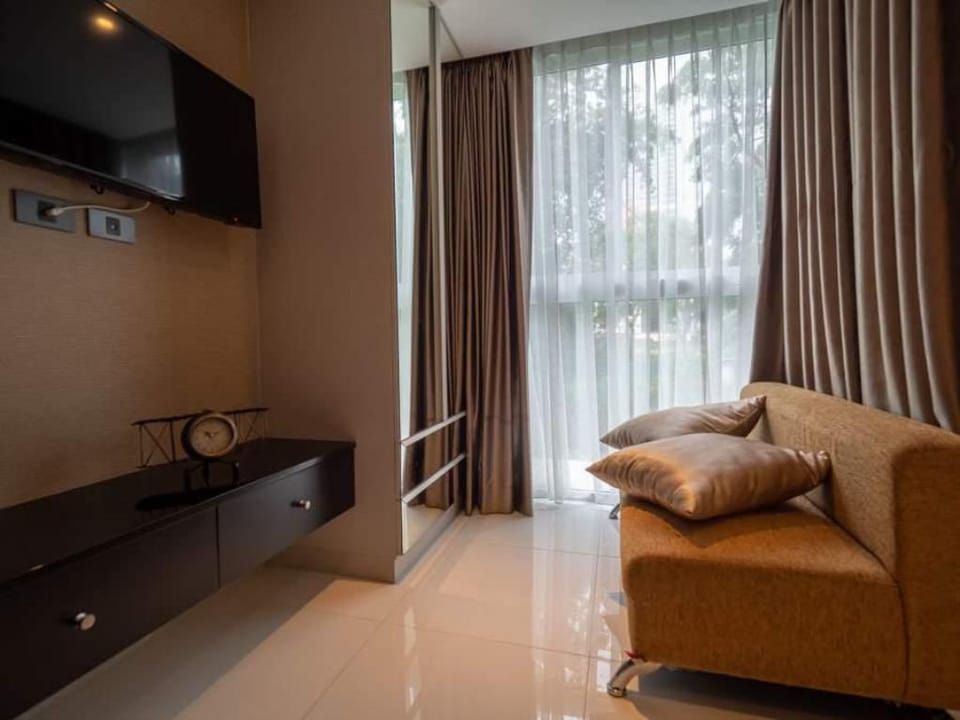 CALM STUDIO in Serenity Wongamat Apartment in Pattaya City