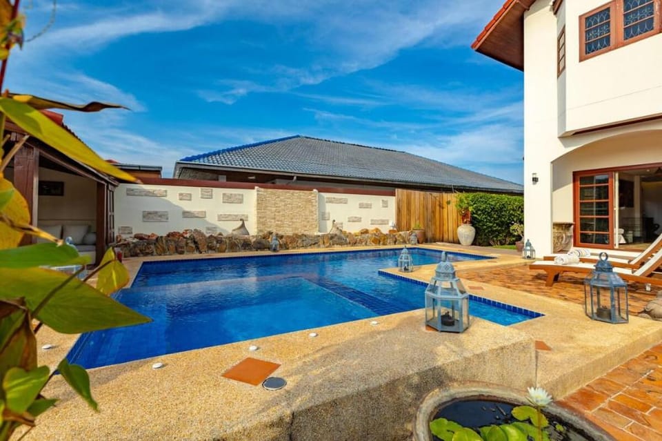 Tropical 6 Bedroom Villa (Sanctuary) Villa in Nong Kae