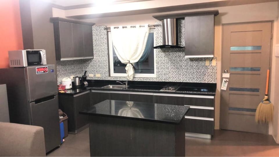 COMFY One bedroom Condo in Great Location Apartment in Angeles