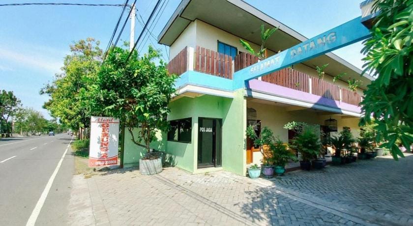 Hotel Gerung 2 near Luwes Mall Nganjuk Mitra RedDoorz Hotel in East Java