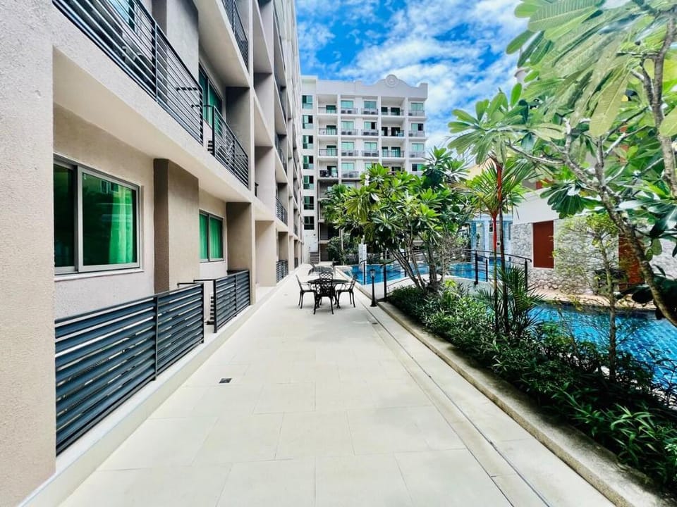 NEW! 1-BR W/Pool View New Arcadia Beach Condo Apartment in Pattaya City