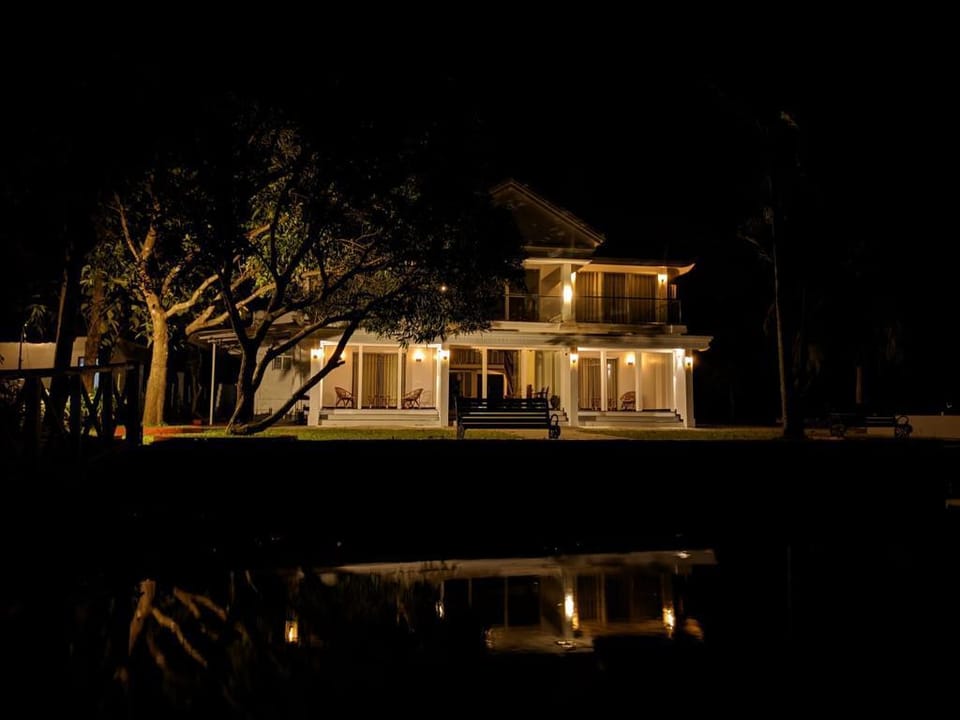 Riverview 6 bedroom Villa with infinity pool Villa in Kochi