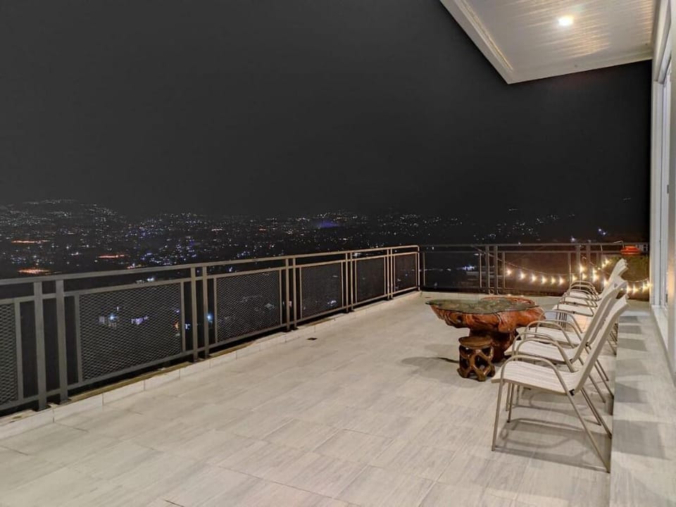 Three Mountains Village Villa in West Java