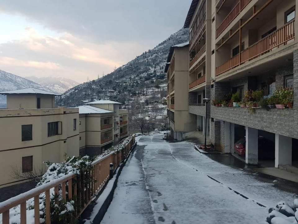 Two Bedroom Apartment, parking ,pristine snow view Apartment in Himachal Pradesh