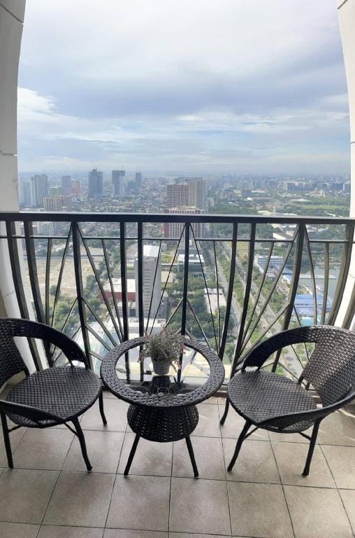 Admiral Bay Suites East Wing ( w/ balcony) Vacation rental in Manila City