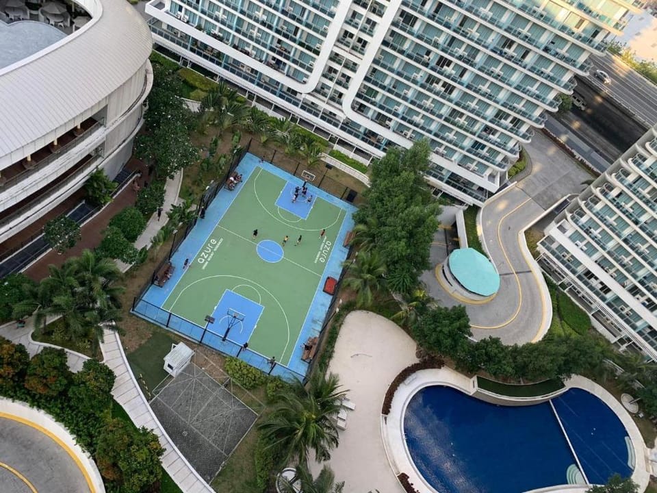 Azure Residence C4 2br + free wifi Near Sm Mall Apartment in Paranaque