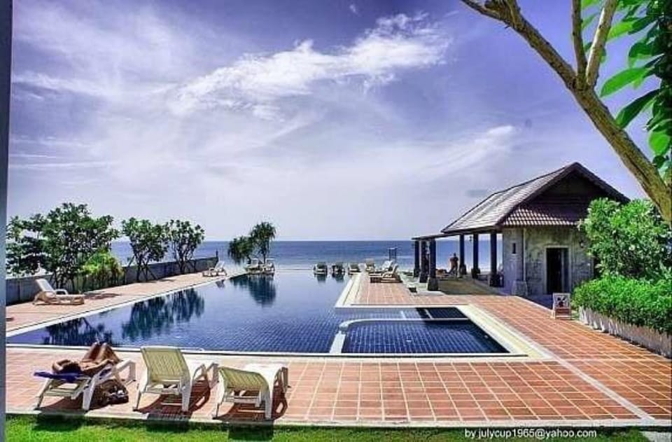 Beautiful ocean-front, 1-bedroom condo Vacation rental in Thailand