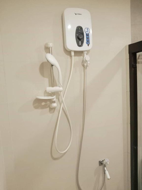 A's Azotea de Bohol  Studio Super Deluxe Quadro-18 Apartment in Tagbilaran City