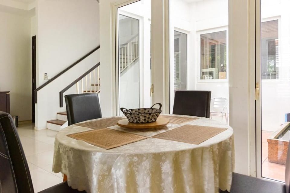 Cosy 3BR Courtyard Terrace House opp Straits Quay Vacation rental in Penang