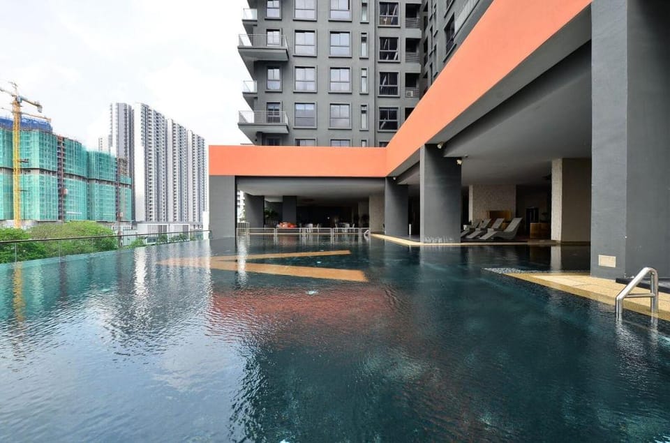 New | JB CIQ Retro Seaview High Floor Duplex Apartment in Johor Bahru