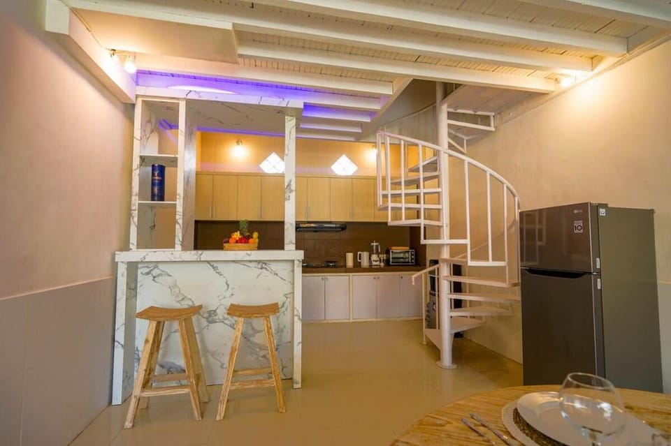 Cheerful- 4 Bedroom Seminyak gateaway Villa in Kuta