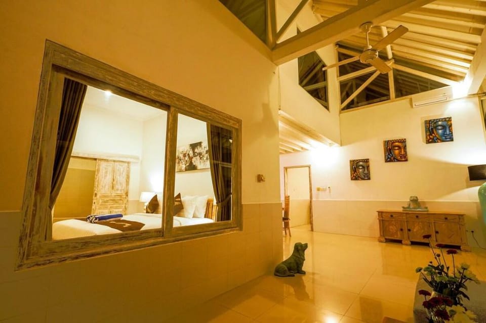 Cheerful- 4 Bedroom Seminyak gateaway Villa in Kuta