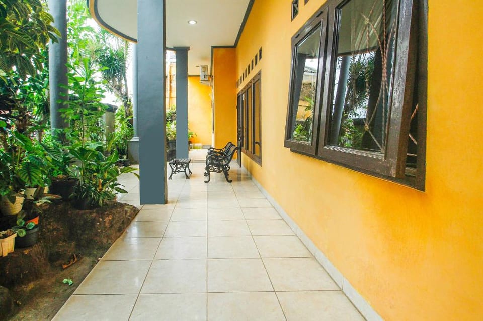 SPOT ON 91620 Skypiea Guest House Hotel in West Java