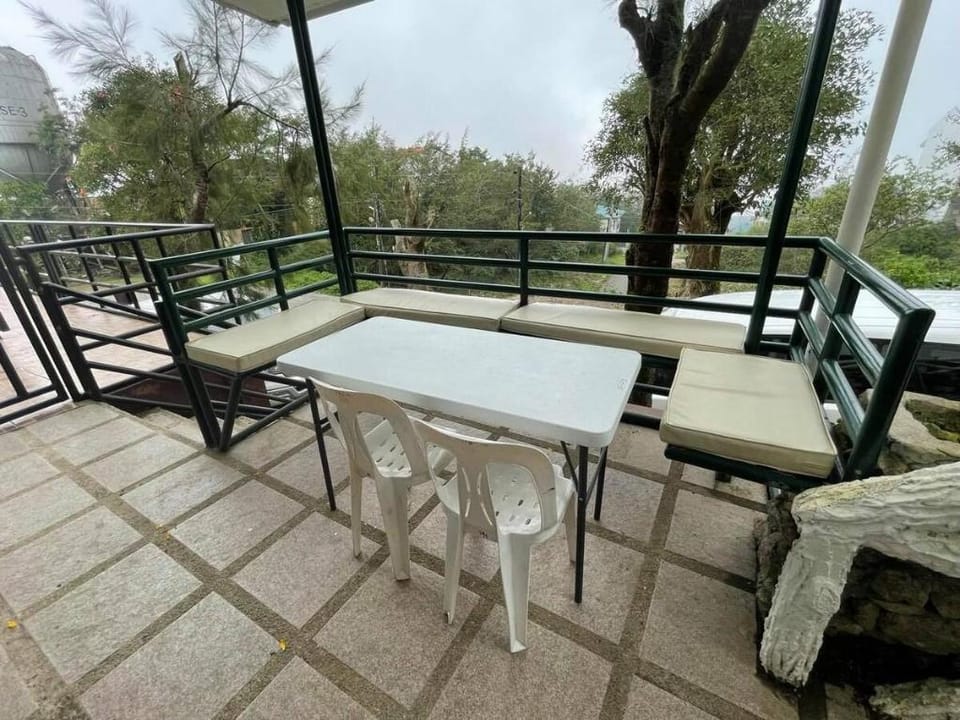 Cozy Tiny House with Outdoor Terrace and Kitchen Vacation rental in Baguio