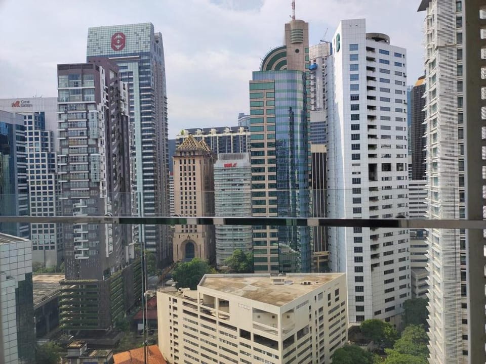 KLCC | Premium Queen bed | Ceylon Hill suites #05 Apartment in Federal Territory of Kuala Lumpur