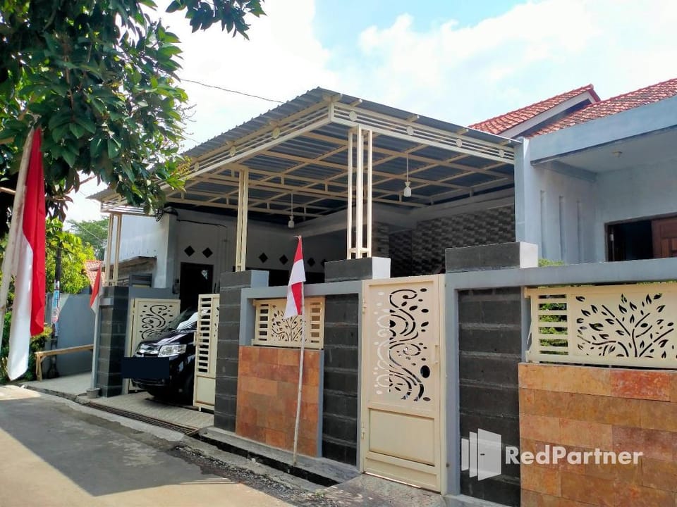 Navisha Guest House Syariah near Exit Tol Batang RedPartner Hotel in Indonesia