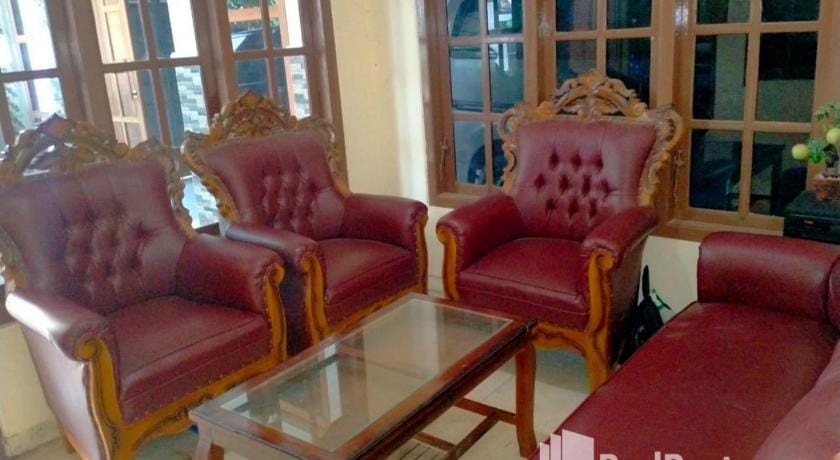 Navisha Guest House Syariah near Exit Tol Batang RedPartner Hotel in Indonesia