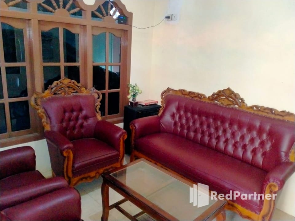 Navisha Guest House Syariah near Exit Tol Batang RedPartner Hotel in Indonesia