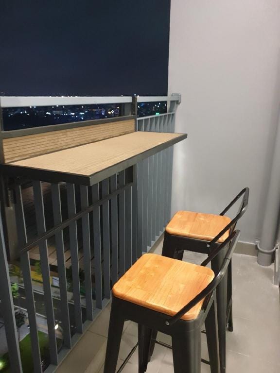 Căn hộ cao cấp có view hồ bơi và công viên Apartment in Ho Chi Minh City