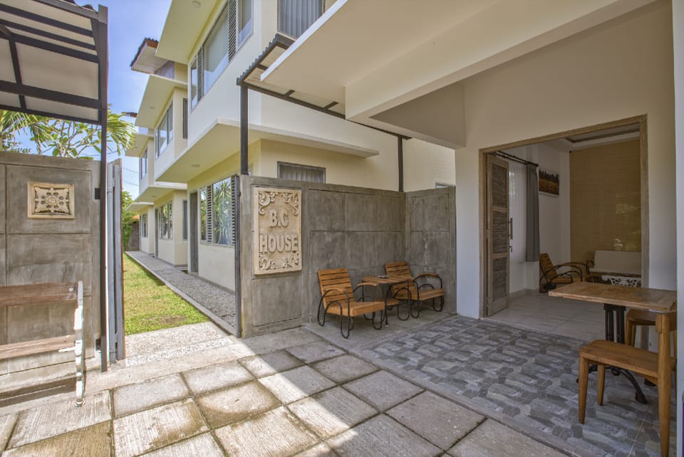 ImahBC Surfcamp Hotel in Kerambitan