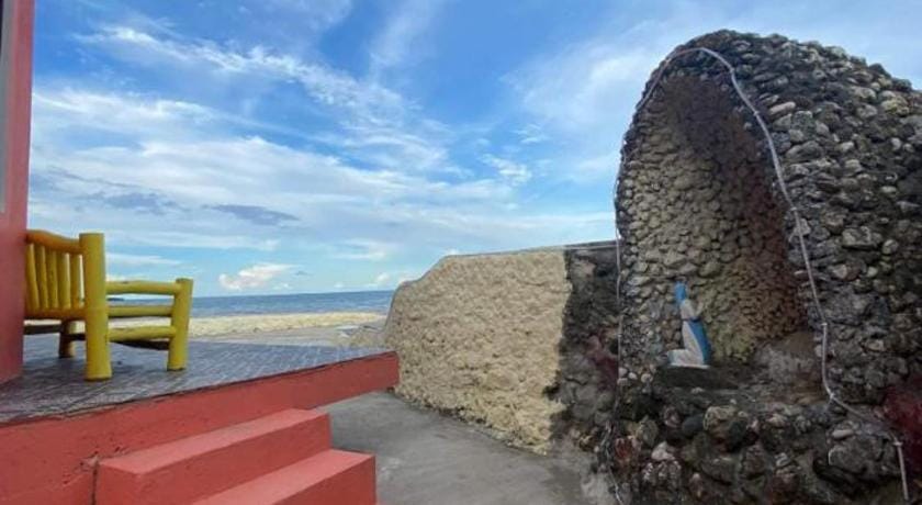 Scott's Seaview Resort Bed and Breakfast in Central Visayas