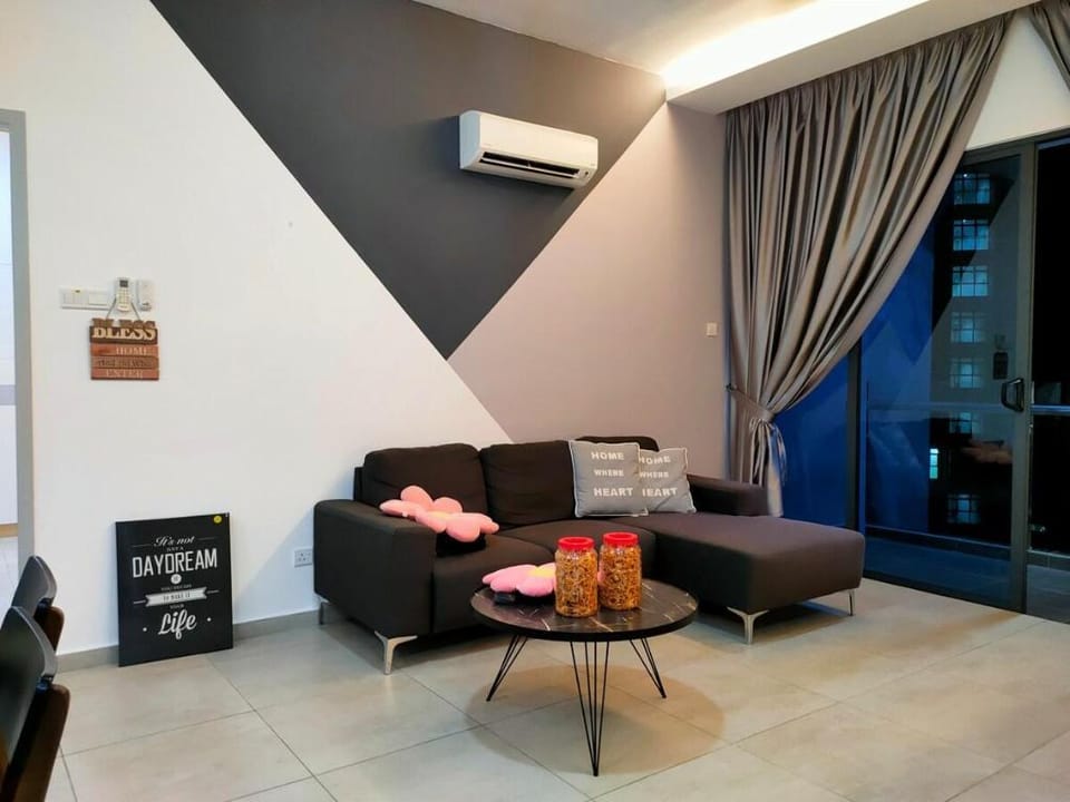 CosyHappy 2R2B 8pax Atlantis 8mins to Jonker Vacation rental in Malacca