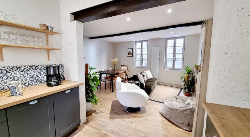 Maison très agréable et calme avec terrasse en centre ville Apartment in Angoulême