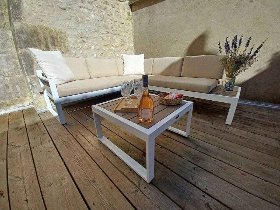 Maison très agréable et calme avec terrasse en centre ville Apartment in Angoulême