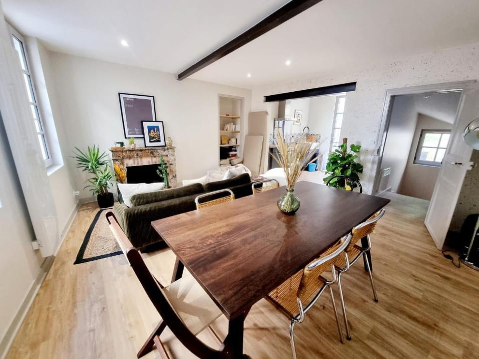 Maison très agréable et calme avec terrasse en centre ville Apartment in Angoulême