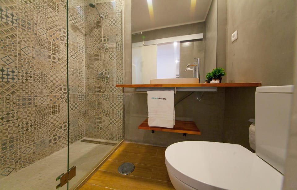 A31 - Tamar Top-Floor Flat Apartment in Lagos
