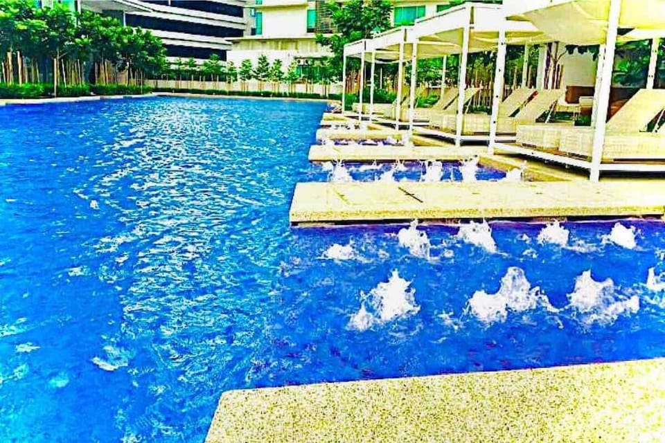 JR' Balcony One-Bedroom Suite Apartment in Federal Territory of Kuala Lumpur