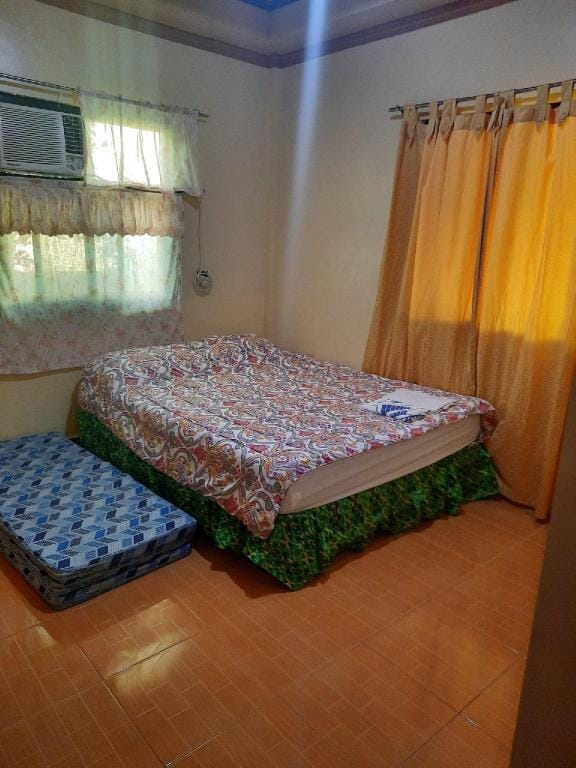 Three Bedrooms fully airconditioned :10pax Vacation rental in La Union