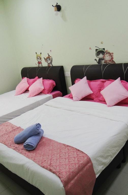 Octopus House Langkawi Easy Shop Easy Play 10PAX Vacation rental in Kedah