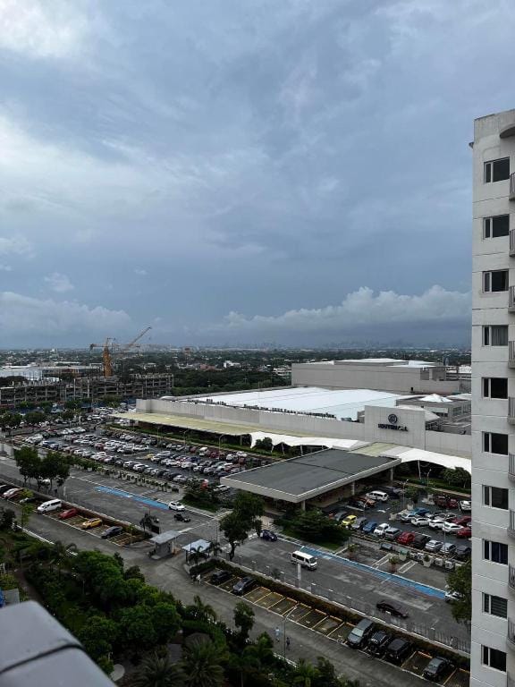 Lovely 1BR Condo @SM Southmall 100mbps Netflix D+ Vacation rental in Las Pinas