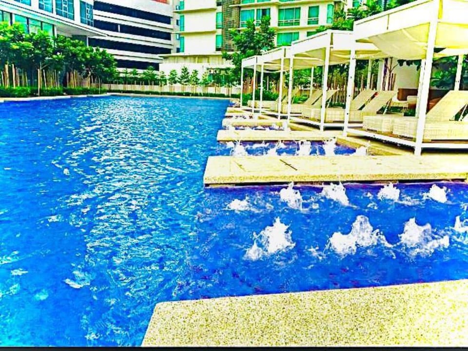 JR' Deluxe Two-Bedroom Suite Apartment in Federal Territory of Kuala Lumpur