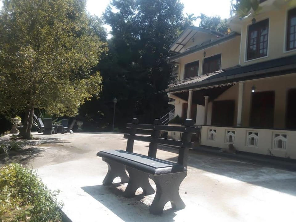 HIDE AWAY FROM BUSTLING CITY BY THE BANK OF RIVER Vacation rental in Central Province