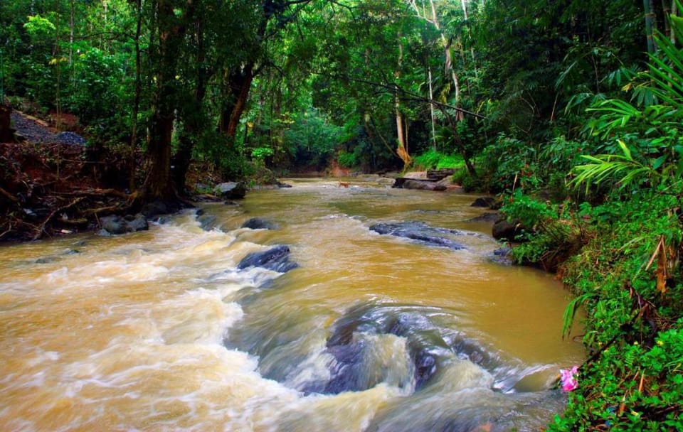 HIDE AWAY FROM BUSTLING CITY BY THE BANK OF RIVER Vacation rental in Central Province