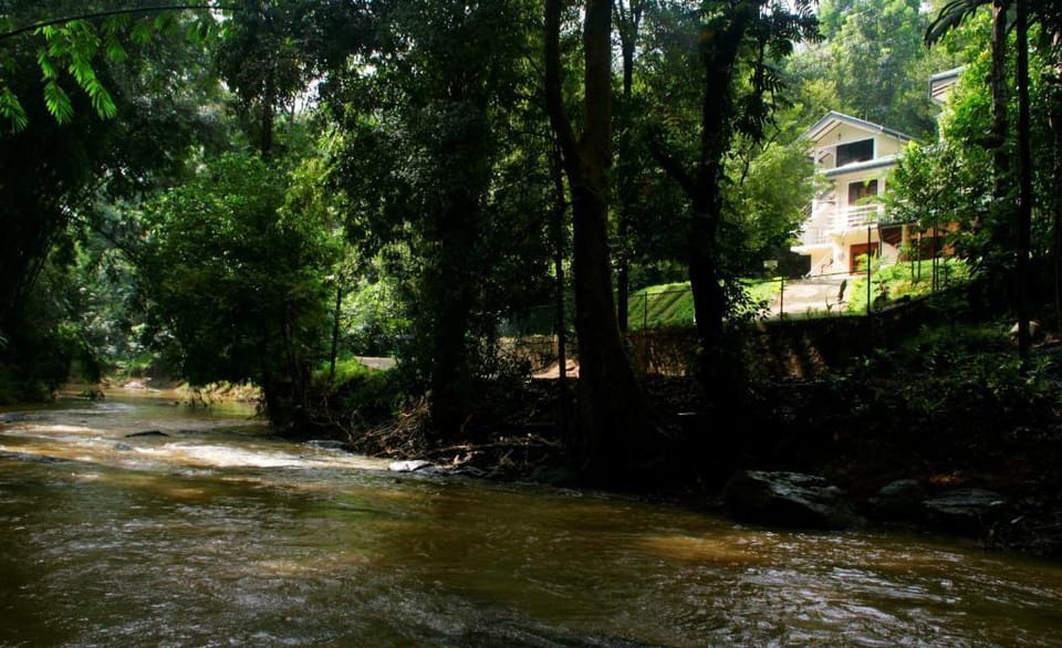 HIDE AWAY FROM BUSTLING CITY BY THE BANK OF RIVER Vacation rental in Central Province