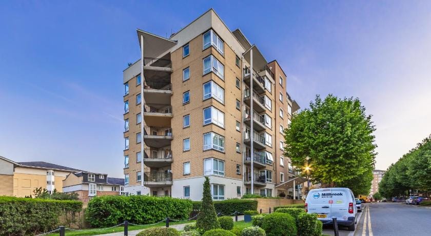 Flourish Apartment - Constant Court - Canary Wharf Apartment in London