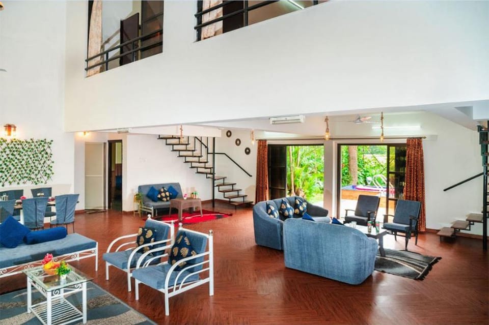 French Chique Pvt Pool Villa - Cherry Blossom Villa in Lonavla