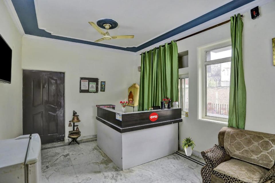 Super HOTEL DIAMOND TREE SECTOR 49 NOIDA NEAR PRAYAG HOSPITAL Hotel in Noida