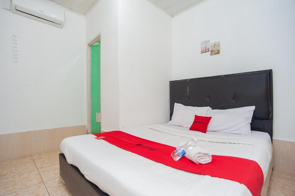 RedDoorz @ Jalan Wayhitam Palembang Hotel in Indonesia