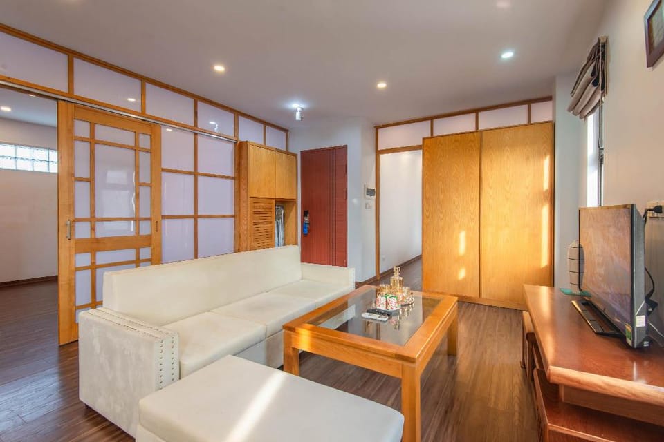 Warming 02 Bedrooms apt in LL str ~ near Lotte Apartment in Hanoi