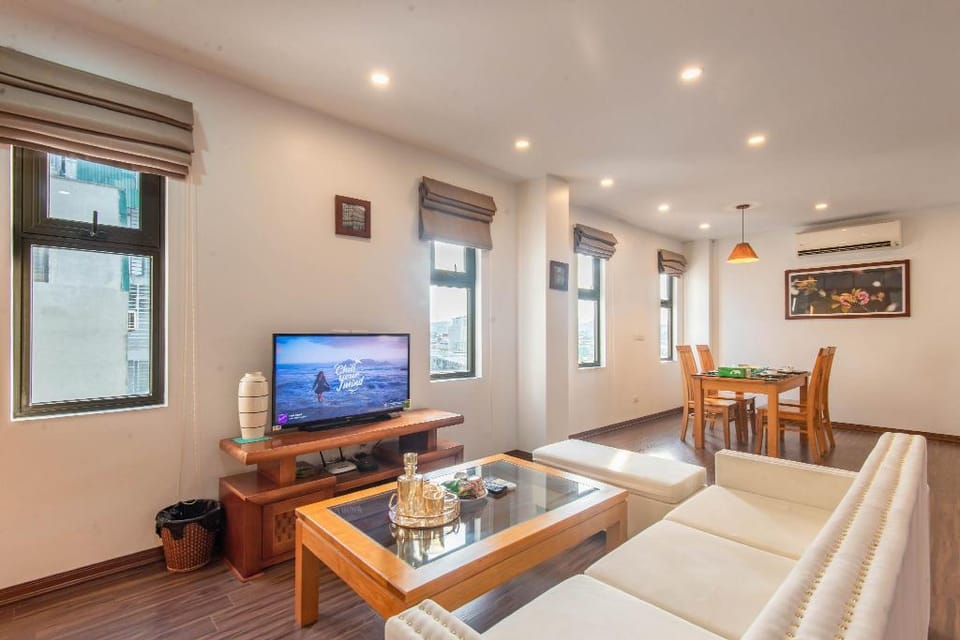Warming 02 Bedrooms apt in LL str ~ near Lotte Apartment in Hanoi
