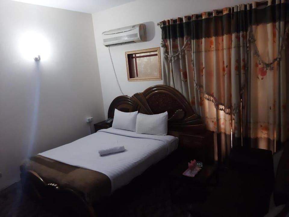 Hotel Day IN Gulberg Vacation rental in Lahore