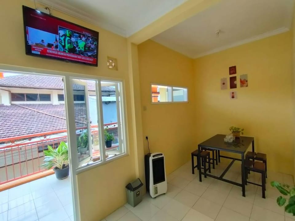 Sierra Homestay  3 Bedrooms AC Vacation rental in East Java